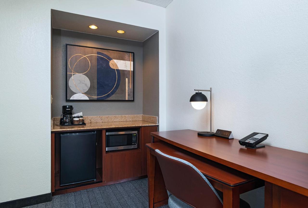 Courtyard By Marriott Dallas Richardson At Spring Valley Extérieur photo