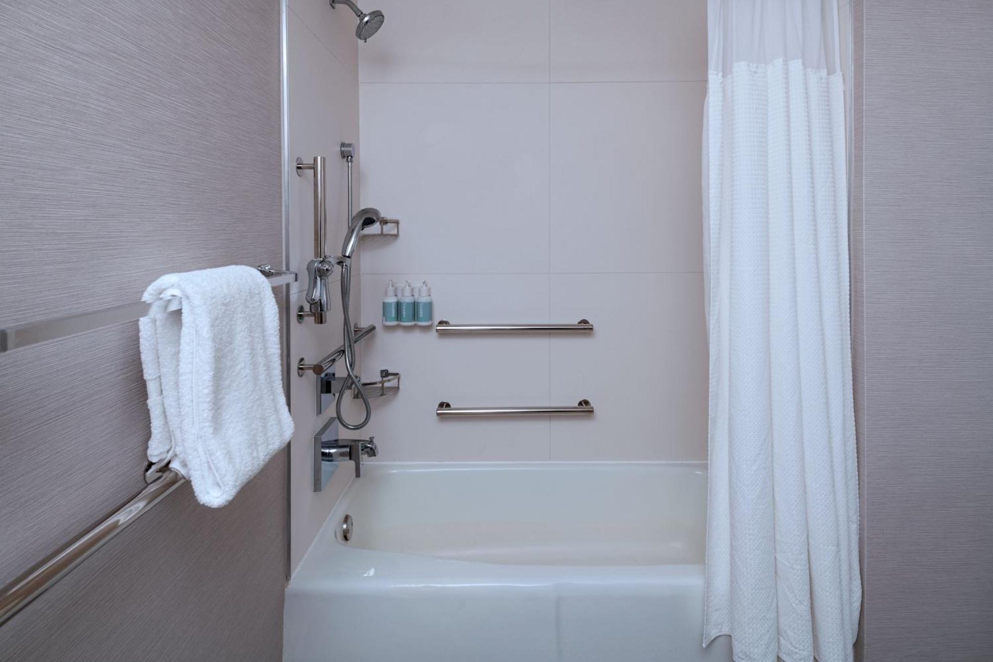 Courtyard By Marriott Dallas Richardson At Spring Valley Extérieur photo