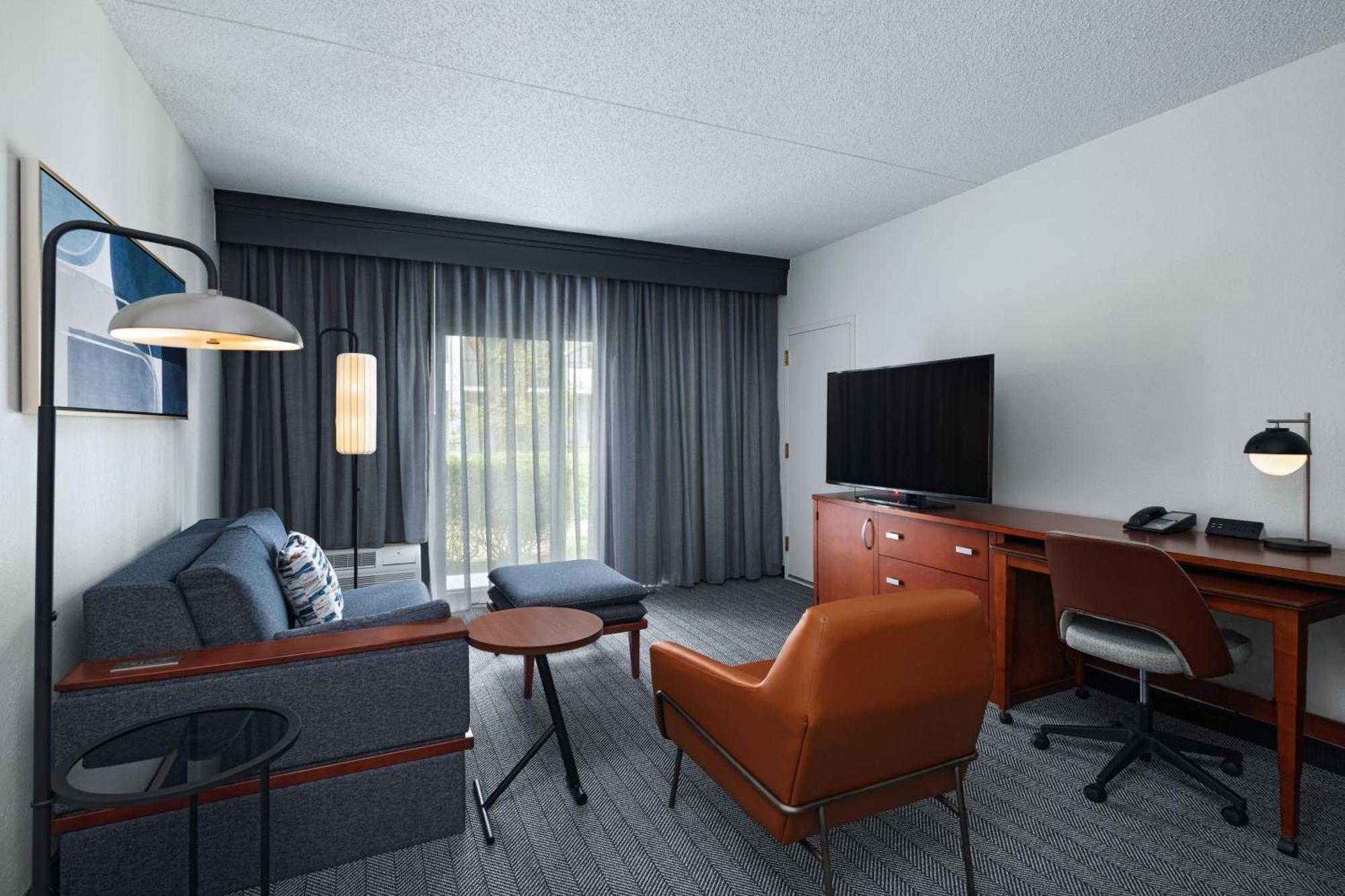 Courtyard By Marriott Dallas Richardson At Spring Valley Extérieur photo