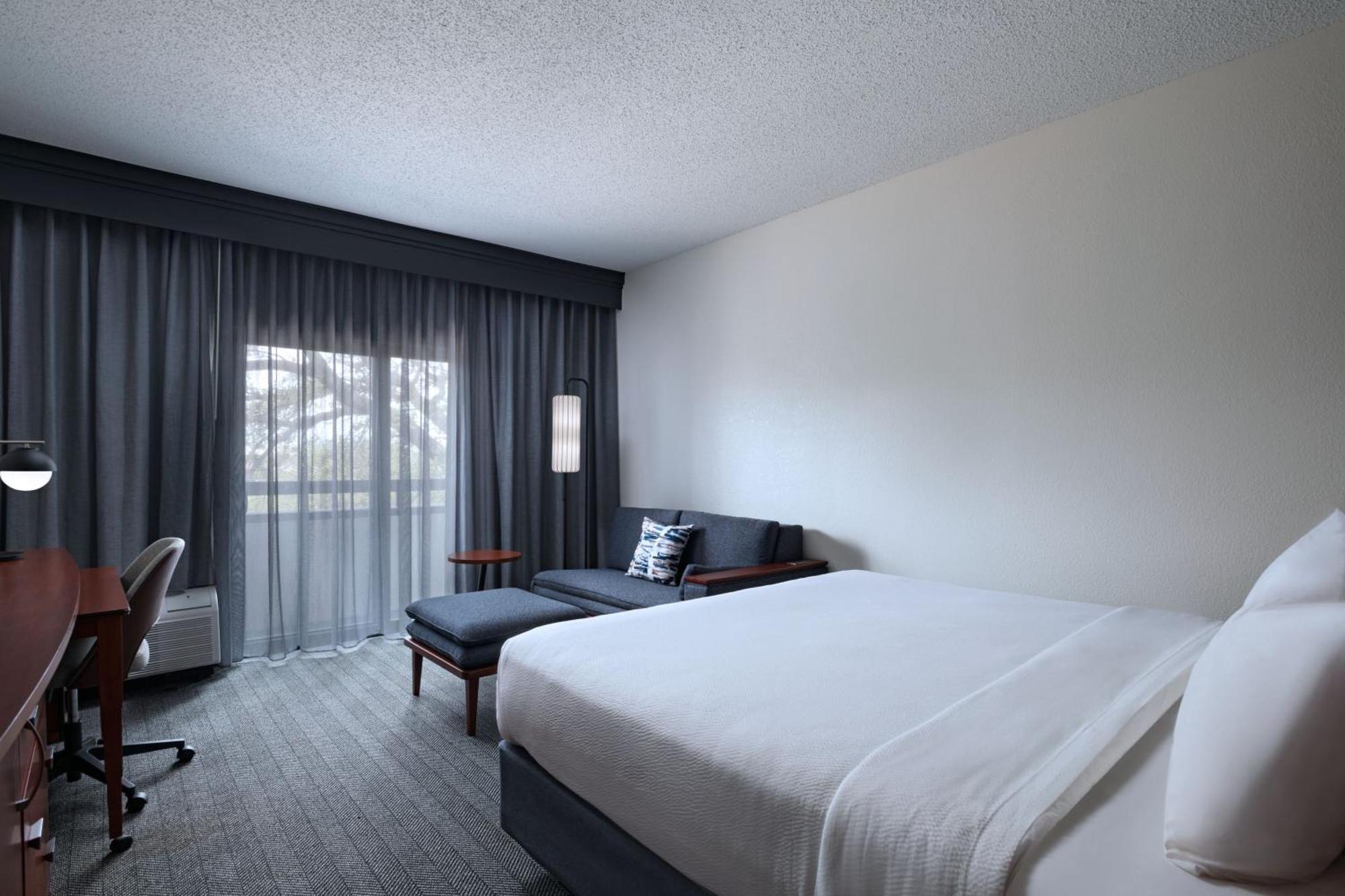 Courtyard By Marriott Dallas Richardson At Spring Valley Extérieur photo